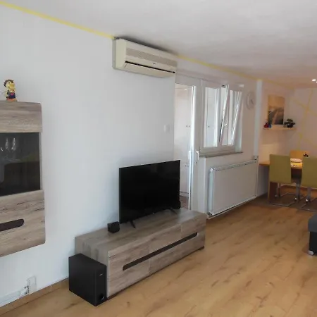 Apartma Jadran *